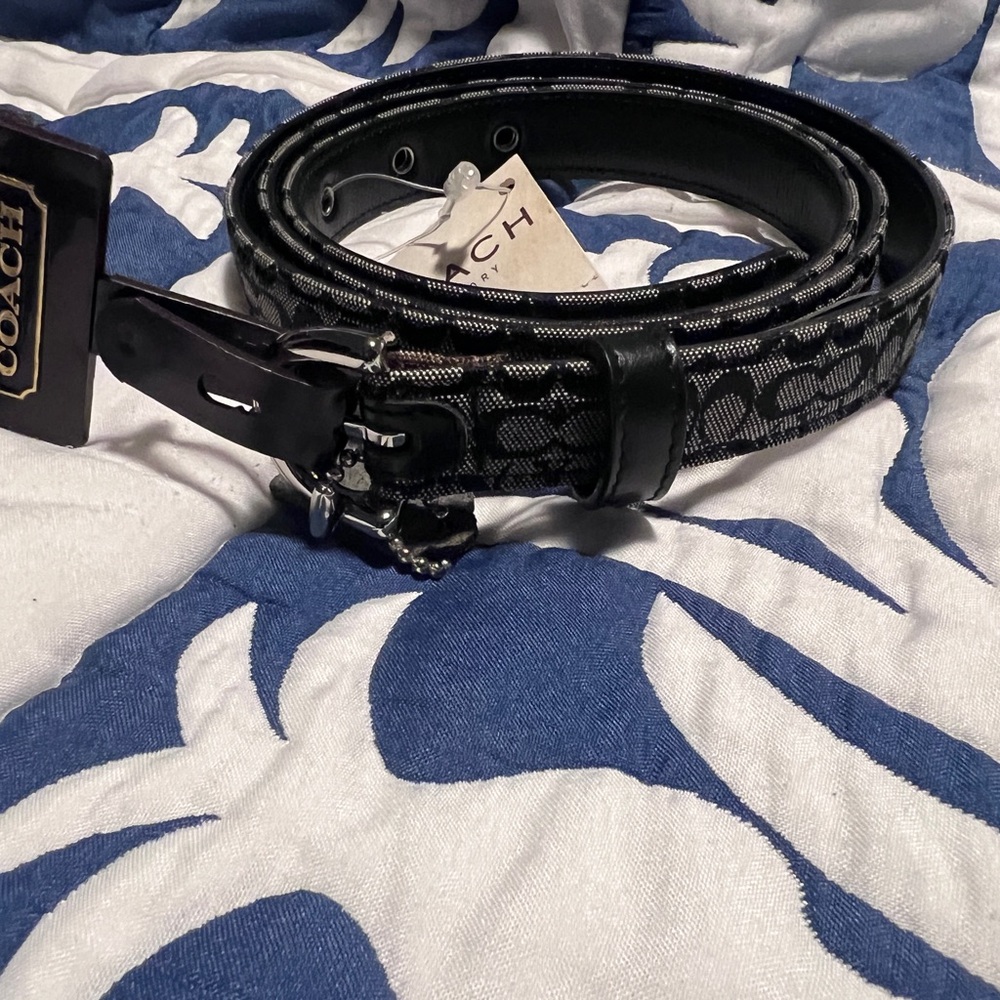 Coach Signature C Black and White women’s belt